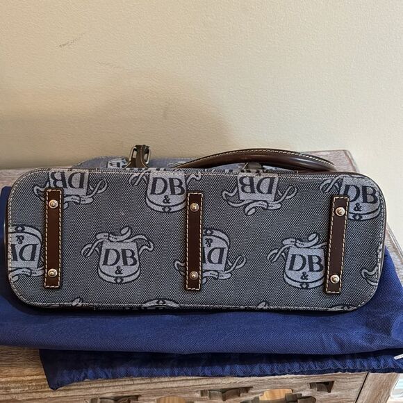 Dooney & Bourke Signature D & B Blue/Brown Canvas Zip Around Handbag w/Dust Bag - Picture 3 of 8